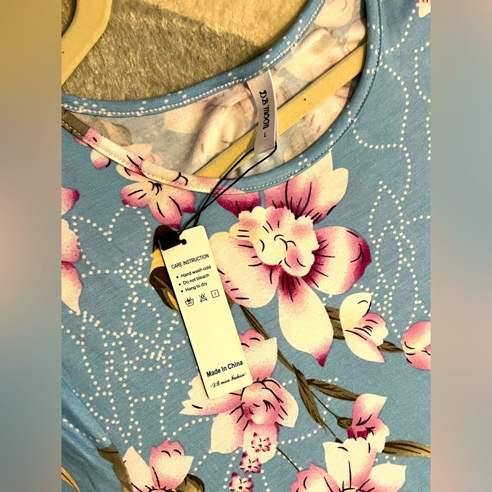 light blue w/purple floral t-shirt flowy skater dress size L brand new w pockets - Picture 2 of 3